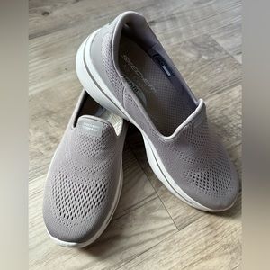 Skechers GoWalk women’s size 7.5M gray